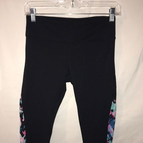 Fabletics Women's Multicolor Polly Capri Abstract Floral Leggings Size XS - Picture 1 of 7